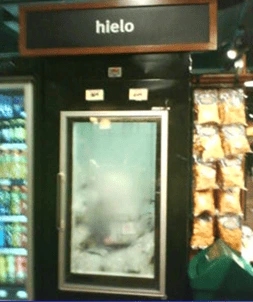 Refrigeran el hielo y productos bien frescos para el cliente Refrigeran el hielo y productos bien frescos para el cliente